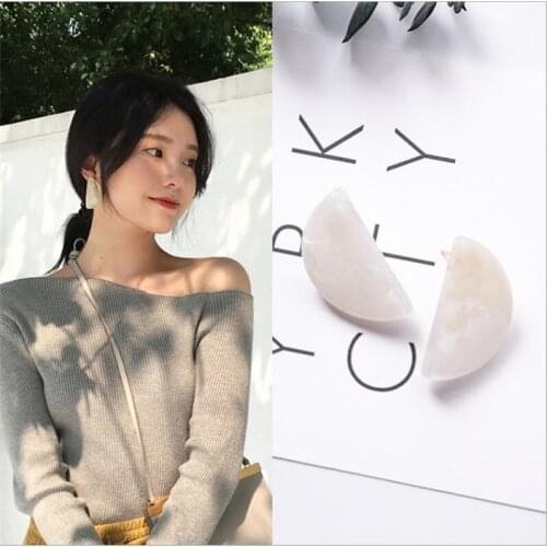 3*2018 New Arrival Semi-circular White Acrylic Ladies Earrings Korean Personality Wild Retro Acetic Acid Geometric Earrings Gift