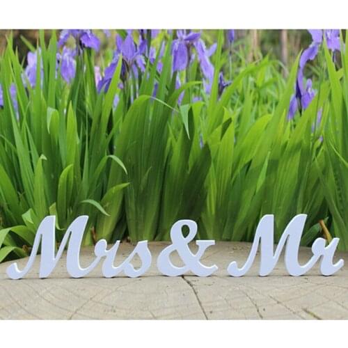 1 Set Mr & Mrs WEDDING LETTERS White Black Mr AND Mrs Letters Sign Gift Valentine Wedding Decoration