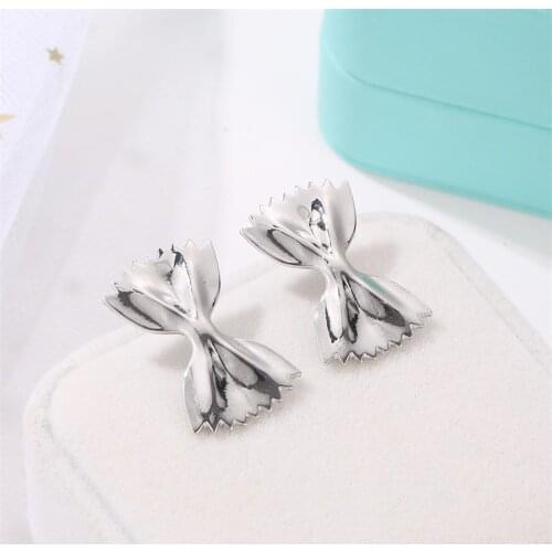 Fashion The Butterfly Shape Earrings Available Romantic Lovely Gadget Accessories Girl Wedding Stud Earrings Hot Sale