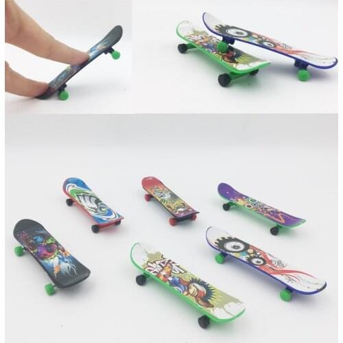 5pcs Cute Party Favor Kids Plastic Mini Finger Skateboards Fingerboard Toys Finger Scooter Skateboarding Desk Toys