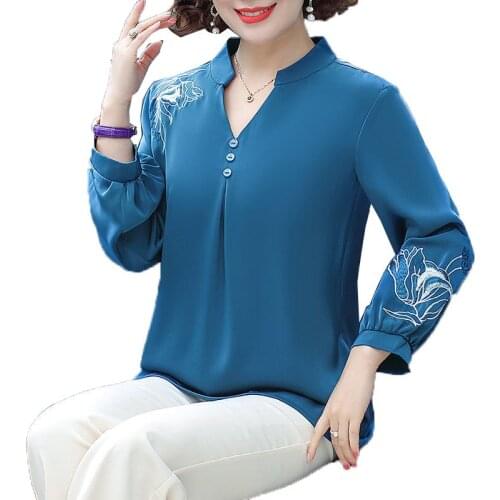 Middle-aged Female T-Shirt 2021New Womens Spring Summer Loose Large size Shirt Female V-Neck Embroidered Long sleeve Top A841