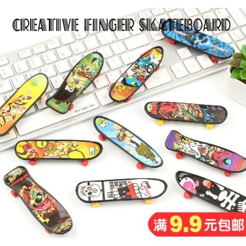 Creative Mini Finger Skateboard Children Fingertip Sports Finger Skate Scooter Plastic Finger Skateboard for Kids Gift