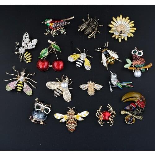 Korean Colorful Bee Brooch Animal Lapel Pin Cute Clothing Collar Needle Metal Insert Brooches Crystal Women and Men Accessories