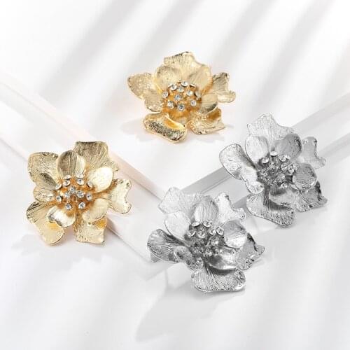 Cute Flower Korean Style Stud Earrings For Women Girls Party Jewelry Gold Metal Stud Earrings Statement Bijoux Gifts