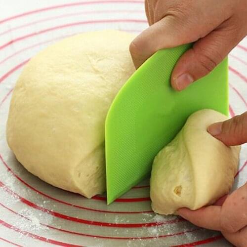 2PC Plastic Dough Scraper Cream Smooth Cake Spatula Baking Pastry Tools Kitchen Butter Knife Dough Cutter Baking Pastry Tools