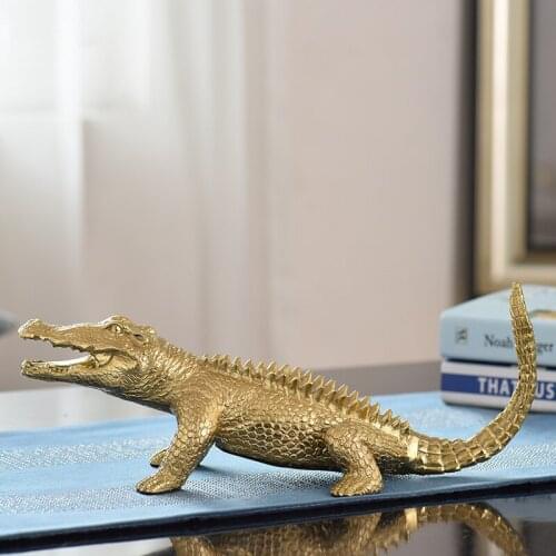 Luxtry Golden Copper Crocodile Statue Wine Rack Decoration Home Living Room Wine Cabinet Office Animal Figurines Decor Ornaments