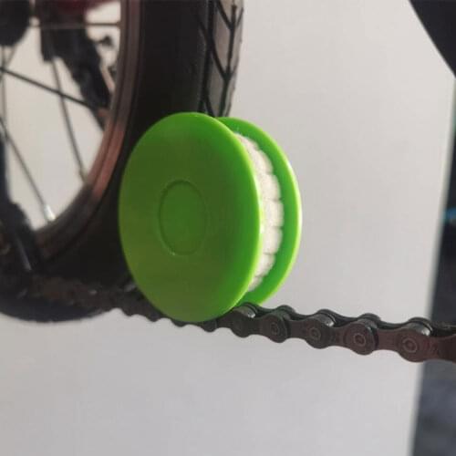 Bicycle Chain Oiler Lubricator Cycling Gear Roller Cleaner Lubricant Bicycle Chain Repair Tools Portable Bike Accessories