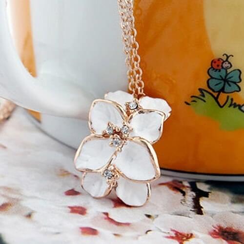 Womens Designed Multilayer Gardenia Flower Decoration Choker Chain Short Necklace 99VE