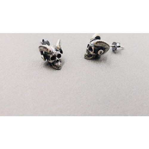 Vintage Personality Ram Head Skull Stud Earrings Cool Viking Ram Earrings Gothic Style Punk Biker Earrings Men Women Jewelry