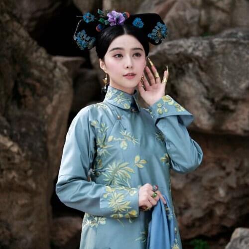 New Moive Lady in the Portrait Qing Embroidery Princess Costume Minority Man Zu Qizhuang