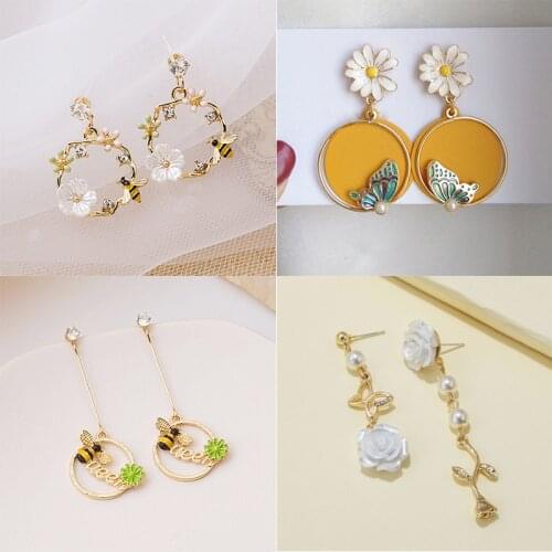 Trendy Metal Animal Drop Earrings Womens Ethnic Bee Butterfly Flower Diamond Resin Alloy Pendant Earrings Jewelry for Girls