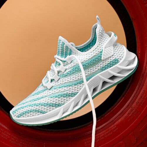 Mens and womens same style casual sneakers Lightweight and wearable Summer leisure flying knit sneakers