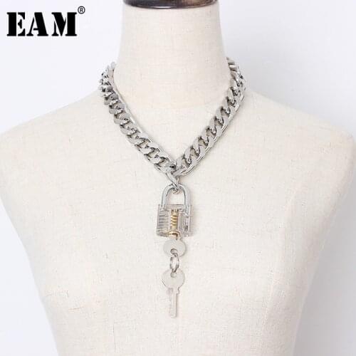 [EAM] Women Big Chain Key Decoration Cool Buckle Metal Necklace New Temperament Fashion All-match Spring Autumn 2021 1A139