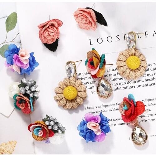 Dvacaman Crystal Flower Earrings for Women Colorful Pearl Drop Earrings Rhinestone Bridal Wedding Statement Earrings Wholesale