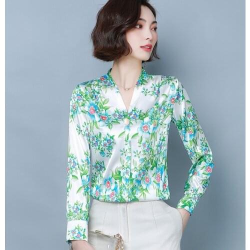 Korean Silk Women Blouses Vintage Floral Satin Blouse Women Shirts Elegant Print Womens Tops Blouses Button Up Shirt Plus Size