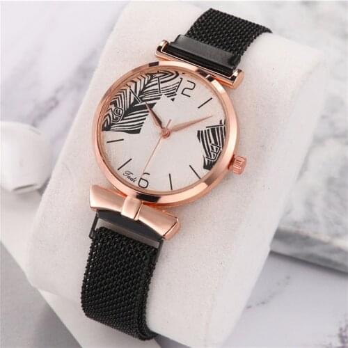 Small lady style leaf pattern ladies quartz watch fashion temperament magnet with ladies bracelet watch