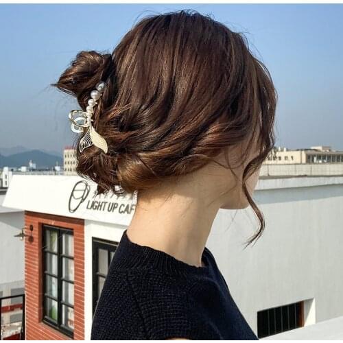 AWAYTR New Hyperbole Big Pearls Acrylic Hair Claw Clips Big Size Makeup Hair Styling Barrettes for Women Hair Accessories