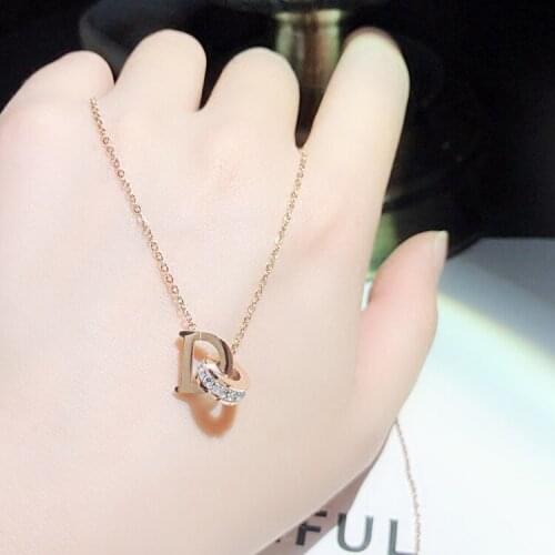 YUN RUO 2018 Rose Gold Color Fashion D Letter Zircon Pendant Necklace Titanium Steel Jewelry Woman Gift Never Fade Top Quality
