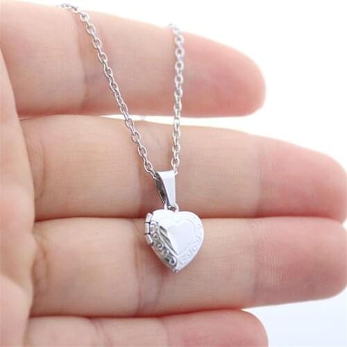 Tiny Heart Photo Frame Pendant Necklace Love Heart Charms Floating Locket Necklaces Women Men Fashion Memorial Jewelry di205