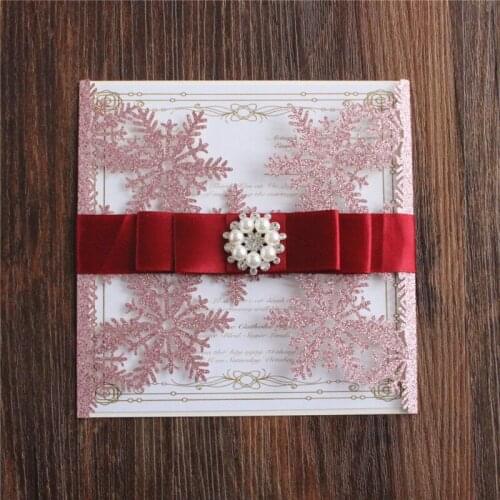 Glitter Pink Snowflake Invitation Set Floral Brooch Ribbon Customized Printing 50 Sets