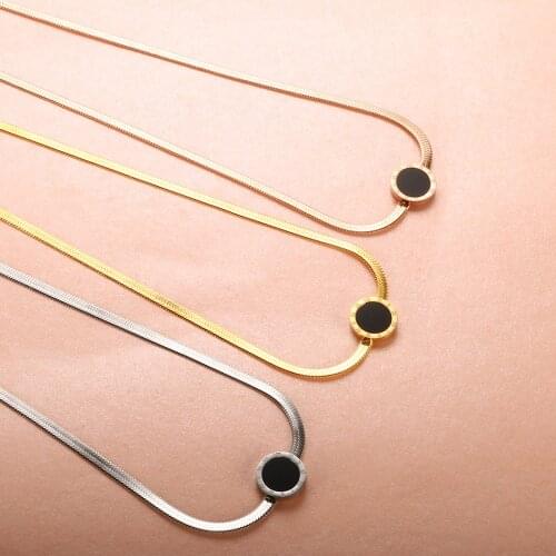 Luxury Women Snake Chain Link Necklace Blade Chains With Black Shell Roman Numeral Necklace Pendant Sexy Choker Clavicle Jewelry