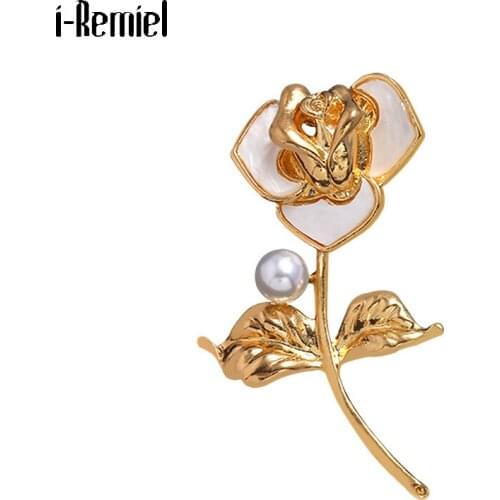 Fahsion Flower Pearl Brooches for Women Gold Metal Enamel Pin Elegant Temperament Suit Pin Luxury Jewelry Gifts for Wife Mother