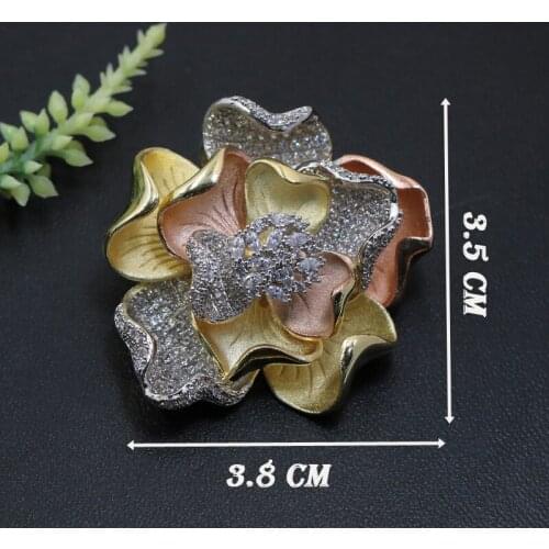 Lanyika Fashion Jewelry luxury Delicate Blooming Flowers Brooch Pendant Dual Use for Engagement Wedding Micro Paved Popular Gif