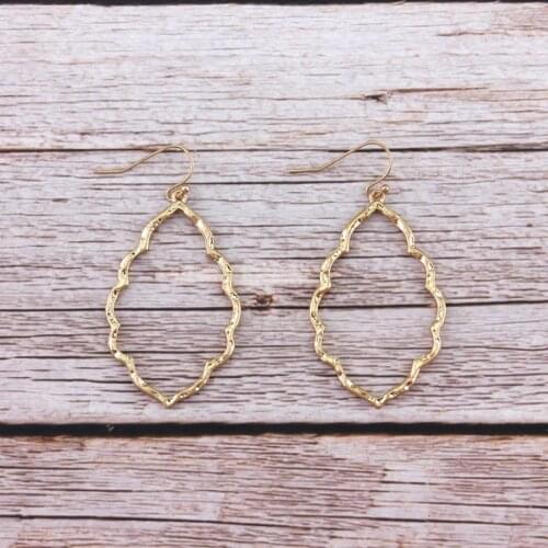 Minimalism Style Filigree Hollow Out Dangle Drop Earrings for Women Moroccan Charm Flower Pattern Curve Earrings Jewelry