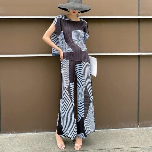 Changpleat 2021 new Geometric printed sleeveless Miyak Pleated Large size slim casual drape flared pants womens two-piece sets