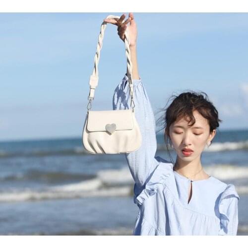 Small bag 2020 new niche design soft leather peach heart buckle pleated small round bag single shoulder underarm messenger bag