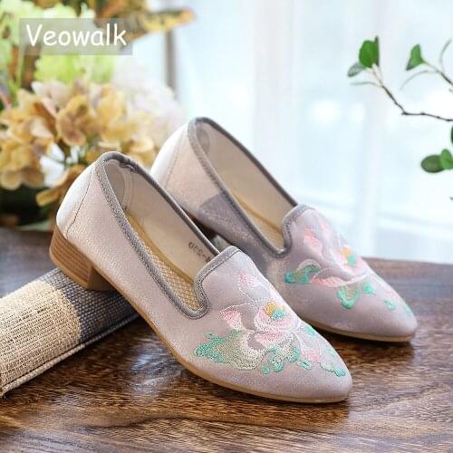 Veowalk Handmade Women Canvas Pointed Toe Loafers Flats Flower Embroidered Ladies Comfort Dance Shoes Cotton Embroidery Sneakers