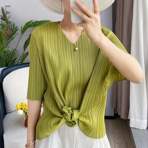 LANMREM Pleated Loose Top 2021 Summer New Half Sleeves V-neck T-shirt Female Elegant Clothing Gifts For Mom 2D3754