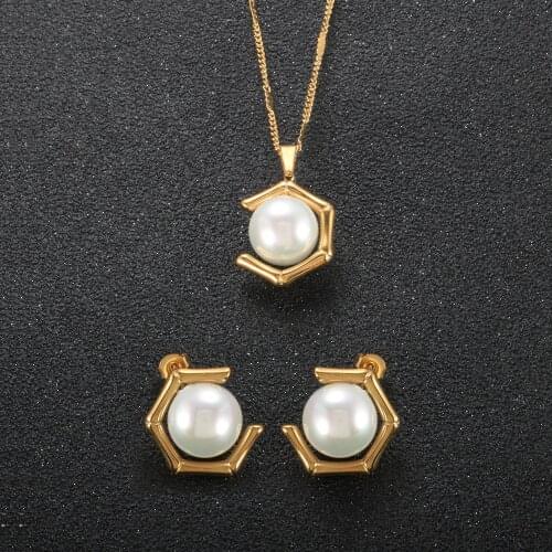 Women Fashion Pearl Pendant Charm Necklace C Shaped Pearl Stud Earrings For Luxury Jewelry Set Gift