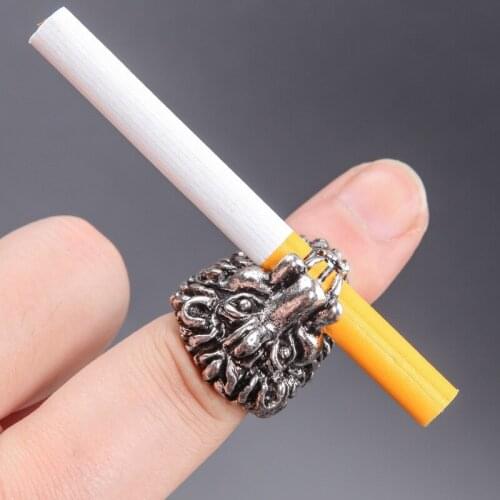 1pcs Creative Lion King Ring Cigarette Holder Mens Smoking Ring Anti-finger Yellow Smoke Clip Cigarette Accessories