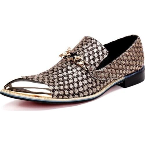 New Summer Fashion Mens Shoes Casual Personality Metal Pointed Classic Retro Leather Lazy Youth Mens Shoes