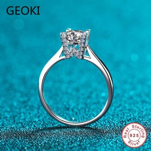 Geoki Passed Diamond Test Perfect Cut 1 CT Moissanite 4 Claws W Shaped Ring 925 Sterling Silver Wedding Diamond Ring Jewelry