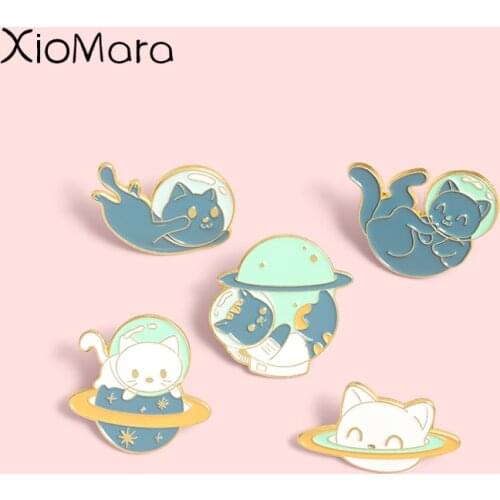 Cat Planet Cosmic Enamel Pins Weightless Cat Astronaut Clothes Brooches Lapel Badges Jewelry Wholesale Bag Pins Gift for Friends