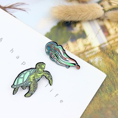 Cartoon Personality Fashion Sea Turtle Grandpa And Jellyfish Looking For Companion Animal Brooch Good Friend Badge Neutral Ins