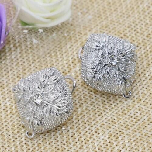 New Hot One Pair Rhinestone Inlay Silver-color Stud Earrings Carved Flower 19*19mm Charms New Fashion Gifts Jewelry B2821
