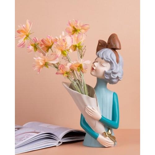 Luxury Butterfly Bouquet Girl Resin Figurine Crafts Fairy Garden People Character Miniatures Home Decoration Accessories