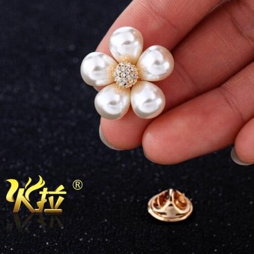 New hot selling pearl collar brooch jewelry accessories female Korean cardigan cufflink shirt collar flower pin brooch ornament