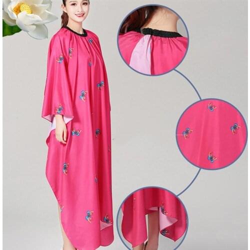 Professional Hair Salon Cloth Hairdressing Cape Cloak Haircut Gown Hair Styling Apron for Home Barber Shop (Random Color)