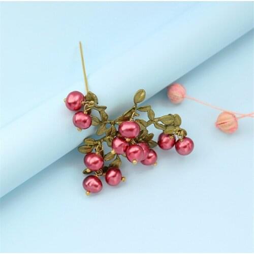 Creative new cranberry brooch fashion trend personality elegant high-end luxury all-match pearl brooch accessories women