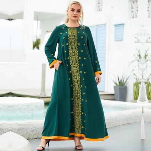 Womens Arab Robe Fashion Green Ethnic Comfort Round Neck Embroidery Long Sleeve Multilayer Pleated Long Skirt Abaya Dubai 2021