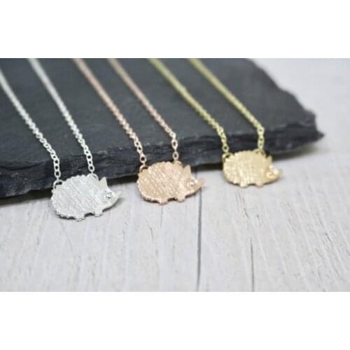 Small underground animal hedgehog family cute pet small hedgehog charm pendant necklace for children birthday gift jewelry
