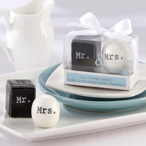 Free Shipping "Mr & Mrs" White And Black Ceramic Salt and Pepper Shakers Wedding Souvenirs Wedding Favor