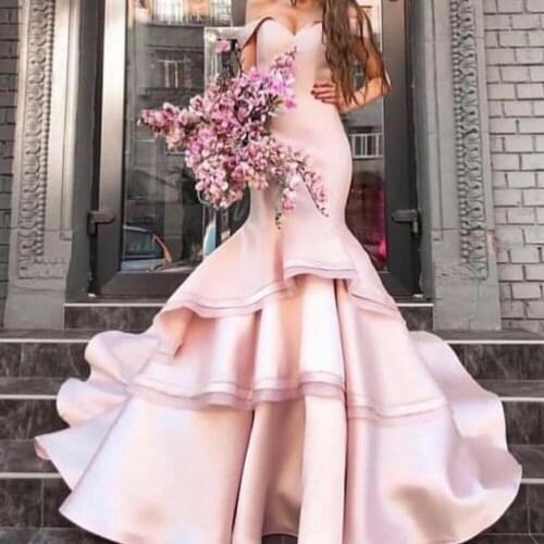 Pink prom dresses 2020 sweetheart neckline off the shoulder ruffle tiered satin mermaid evening dresses