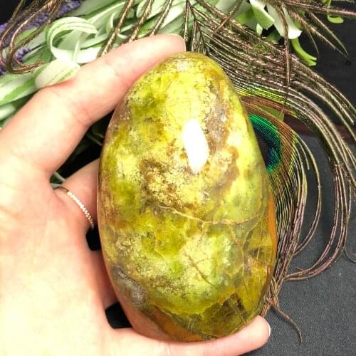 Natural crystal gem jewelry, polishing quartz crafts and other home decoration cure