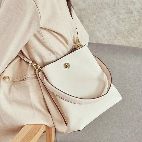 Luxury Designer Brand Handbag 2019 New Oil Wax Leather Large Capacity Bucket Bag Casual Mobile Slung Shoulder Bag Sac a main