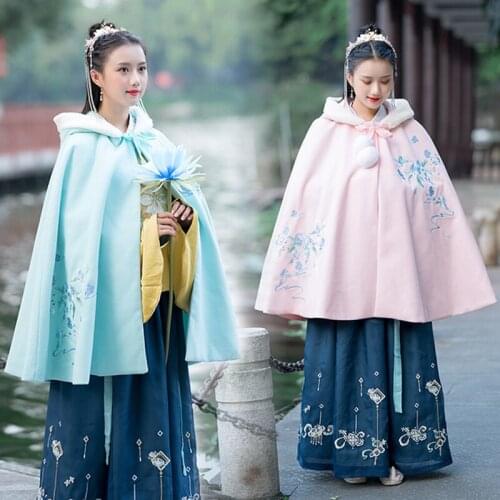 Chinese Traditional Warm Coat Female Winter And Autumn Short Style Cloak Han/Tang/Song/Ming Dynasty Classical Costumes VO434